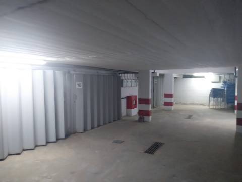 Garagem 24,30 m² - Vila Real de Santo Antônio - Faro