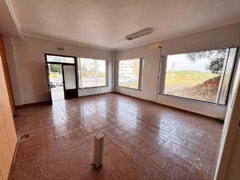 Loja para Arrendamento- Setúbal