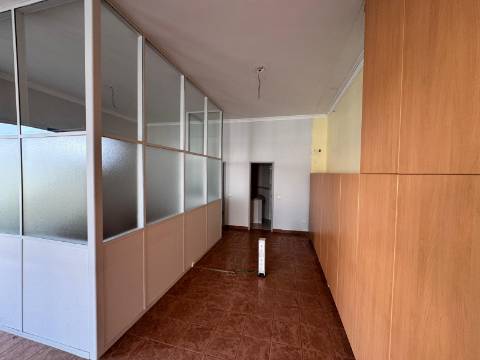 Loja para Arrendamento- Setúbal