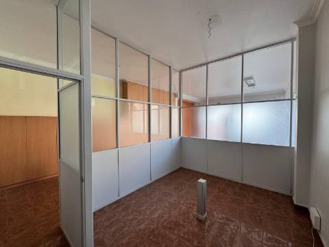 Loja para Arrendamento- Setúbal