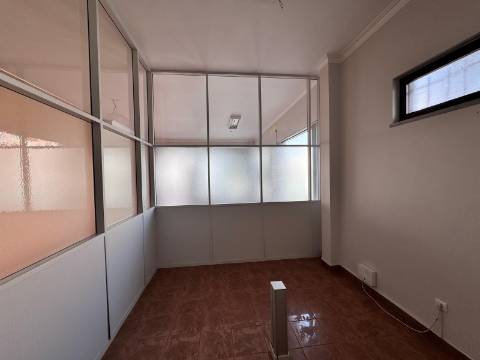 Loja para Arrendamento- Setúbal