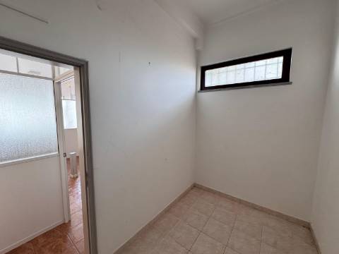 Loja para Arrendamento- Setúbal