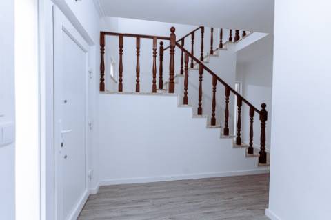 MORADIA T3 REMODELADA C/ GARAGEM | ESTRADA DAS MACHADAS