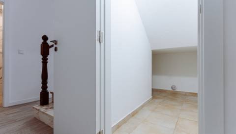 MORADIA T3 REMODELADA C/ GARAGEM | ESTRADA DAS MACHADAS