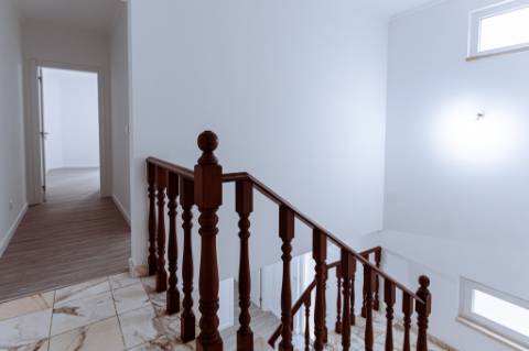 MORADIA T3 REMODELADA C/ GARAGEM | ESTRADA DAS MACHADAS