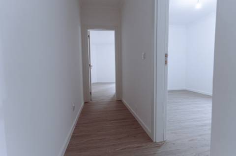 MORADIA T3 REMODELADA C/ GARAGEM | ESTRADA DAS MACHADAS