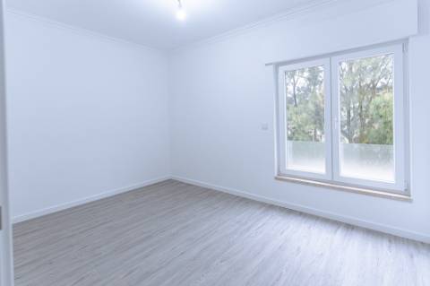 MORADIA T3 REMODELADA C/ GARAGEM | ESTRADA DAS MACHADAS