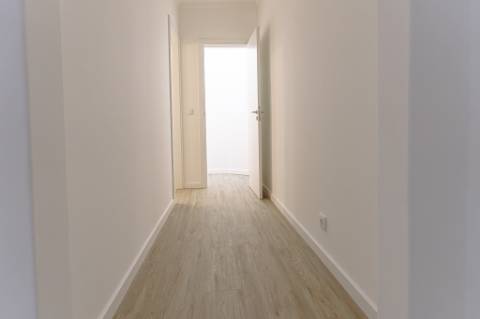 MORADIA T3 REMODELADA C/ GARAGEM | ESTRADA DAS MACHADAS