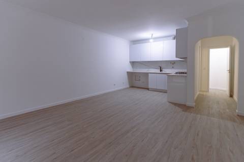 MORADIA T3 REMODELADA C/ GARAGEM | ESTRADA DAS MACHADAS