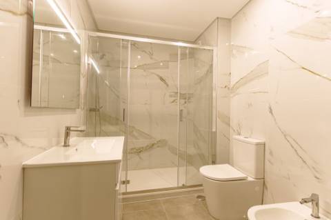 MORADIA T3 REMODELADA C/ GARAGEM | ESTRADA DAS MACHADAS