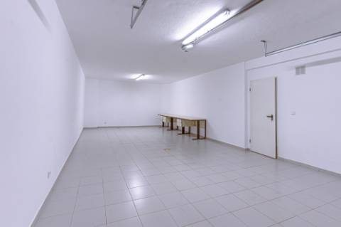 MORADIA T3 REMODELADA C/ GARAGEM | ESTRADA DAS MACHADAS