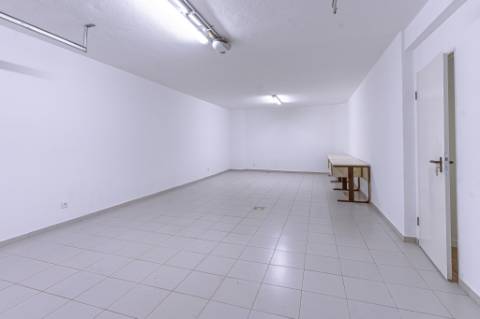 MORADIA T3 REMODELADA C/ GARAGEM | ESTRADA DAS MACHADAS