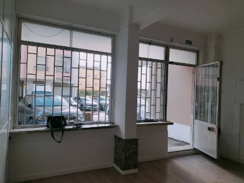 Loja para Arrendamento em Setúbal