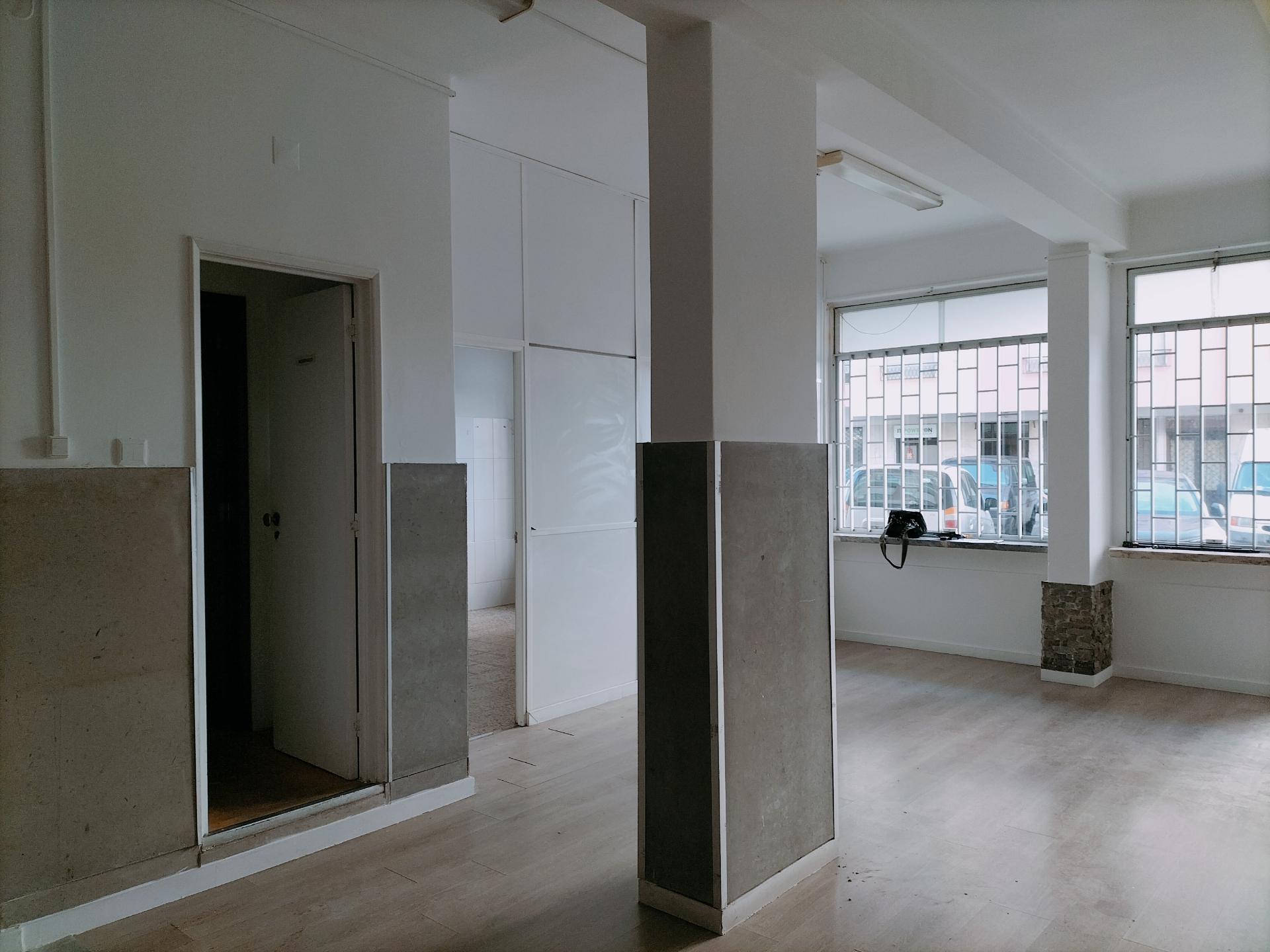 Loja para Arrendamento em Setúbal