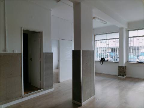 Loja para Arrendamento em Setúbal