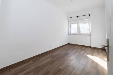 Apartamento T3 na Av. Infante D. Henrique, 30, São Sebastião, Setúbal