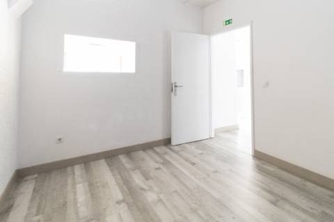 LOJA PARA ARRENDAMENTO - SETÚBAL