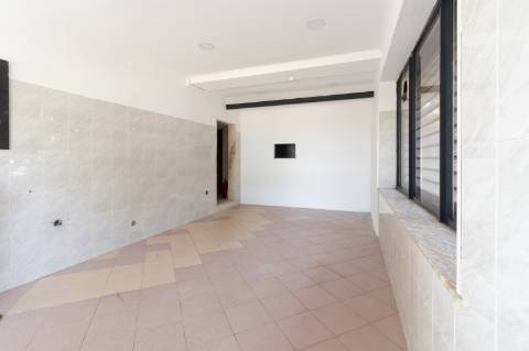 Loja para Arrendamento - Zona da Reboreda, Setúbal