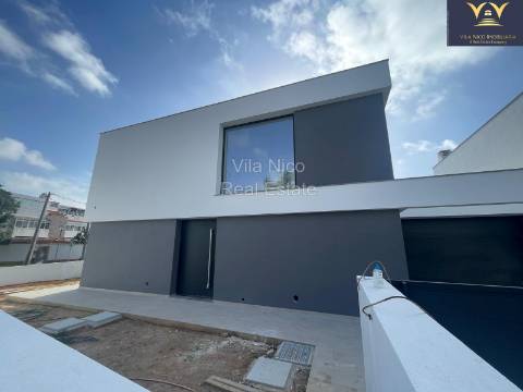 Vivenda T4 com Piscina e Garagem perto do Golf
