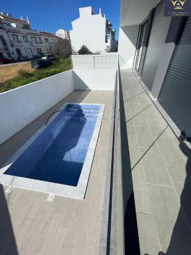 Vivenda T4 com Piscina e Garagem perto do Golf