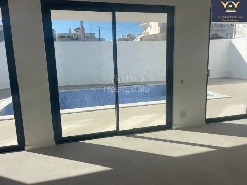 Vivenda T4 com Piscina e Garagem perto do Golf
