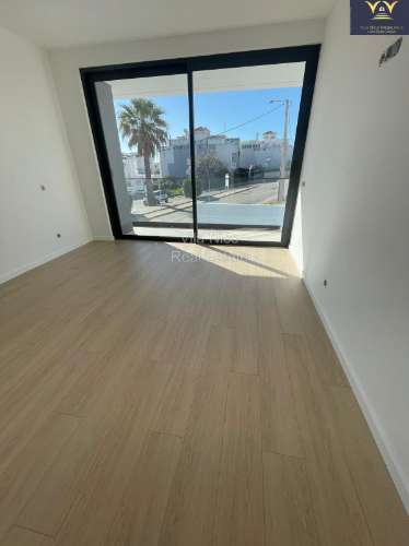 Vivenda T4 com Piscina e Garagem perto do Golf