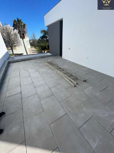 Vivenda T4 com Piscina e Garagem perto do Golf