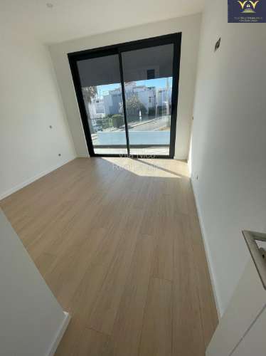 Vivenda T4 com Piscina e Garagem perto do Golf