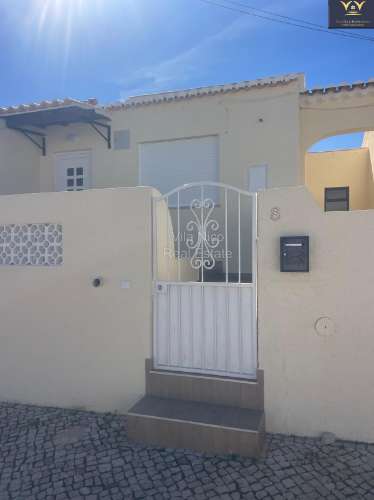 **Casa Típica Remodelada em Burgau - A 100 Metros da Praia! **