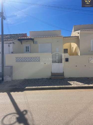 **Casa Típica Remodelada em Burgau - A 100 Metros da Praia! **