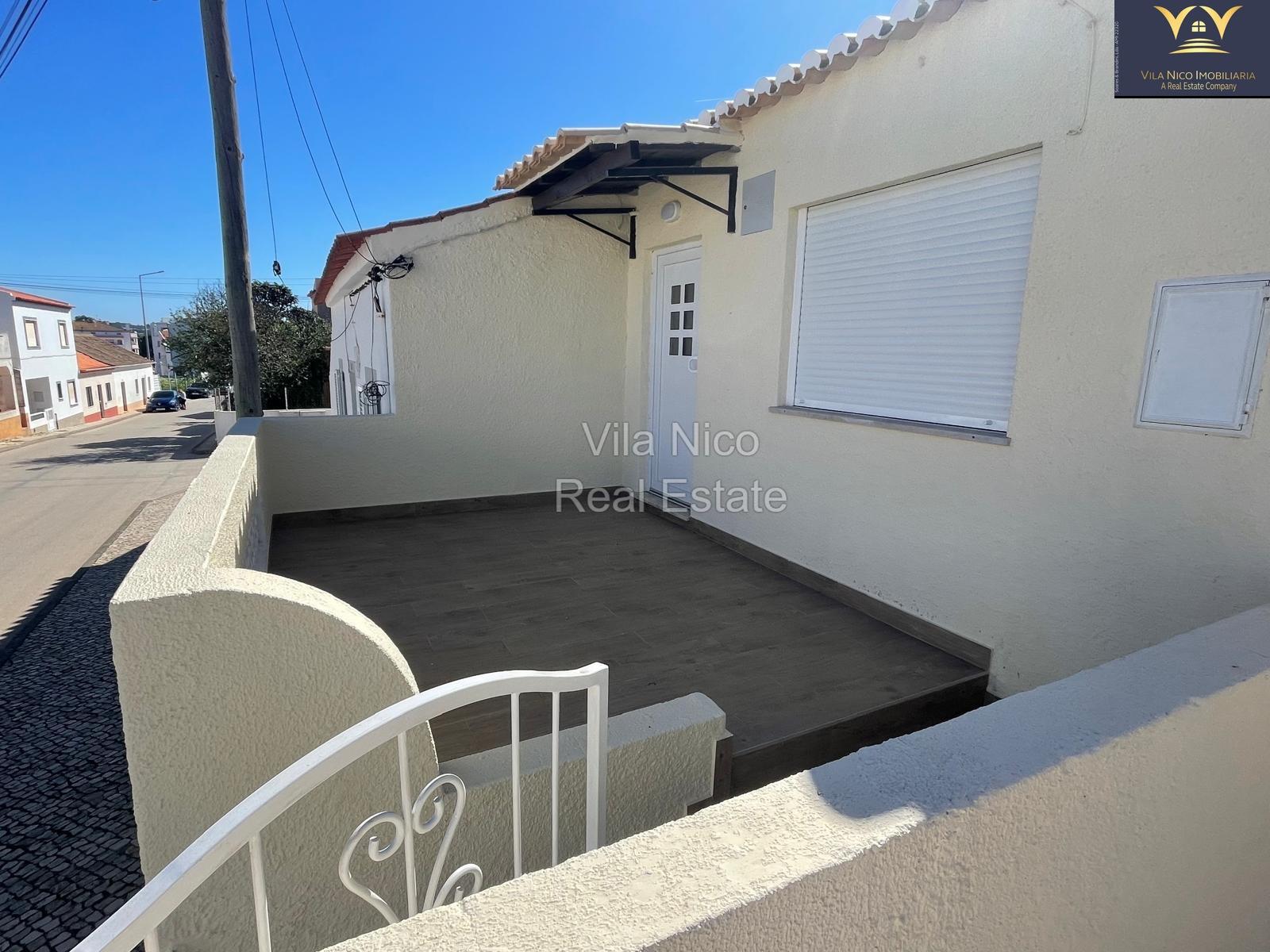 **Casa Típica Remodelada em Burgau - A 100 Metros da Praia! **