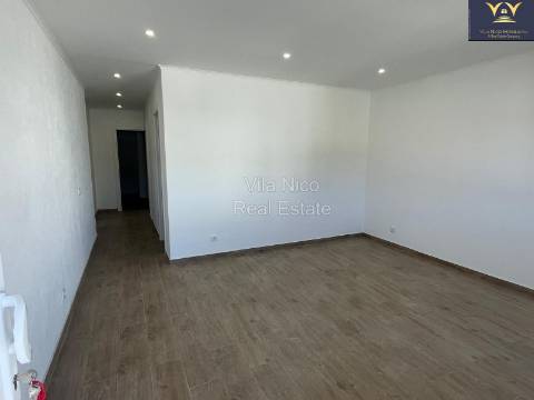 **Casa Típica Remodelada em Burgau - A 100 Metros da Praia! **