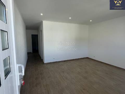 **Casa Típica Remodelada em Burgau - A 100 Metros da Praia! **