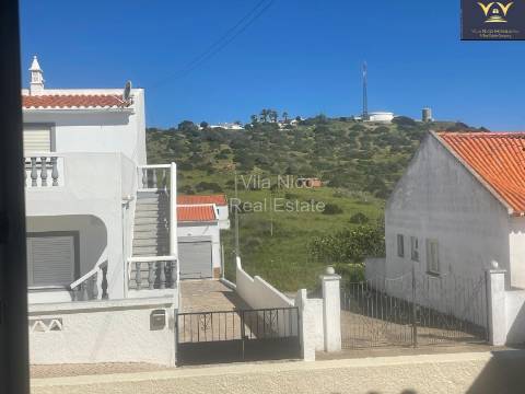 **Casa Típica Remodelada em Burgau - A 100 Metros da Praia! **