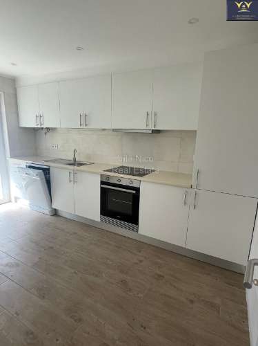 **Casa Típica Remodelada em Burgau - A 100 Metros da Praia! **