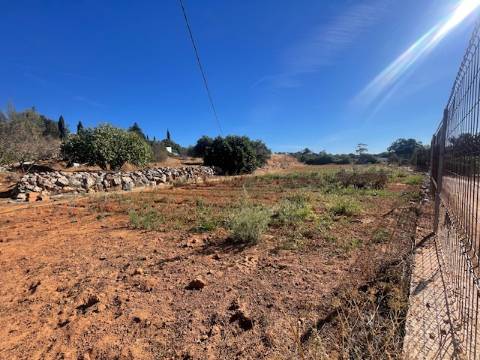 Terreno de quase 1 hectar em Portimao com projeto de Construção