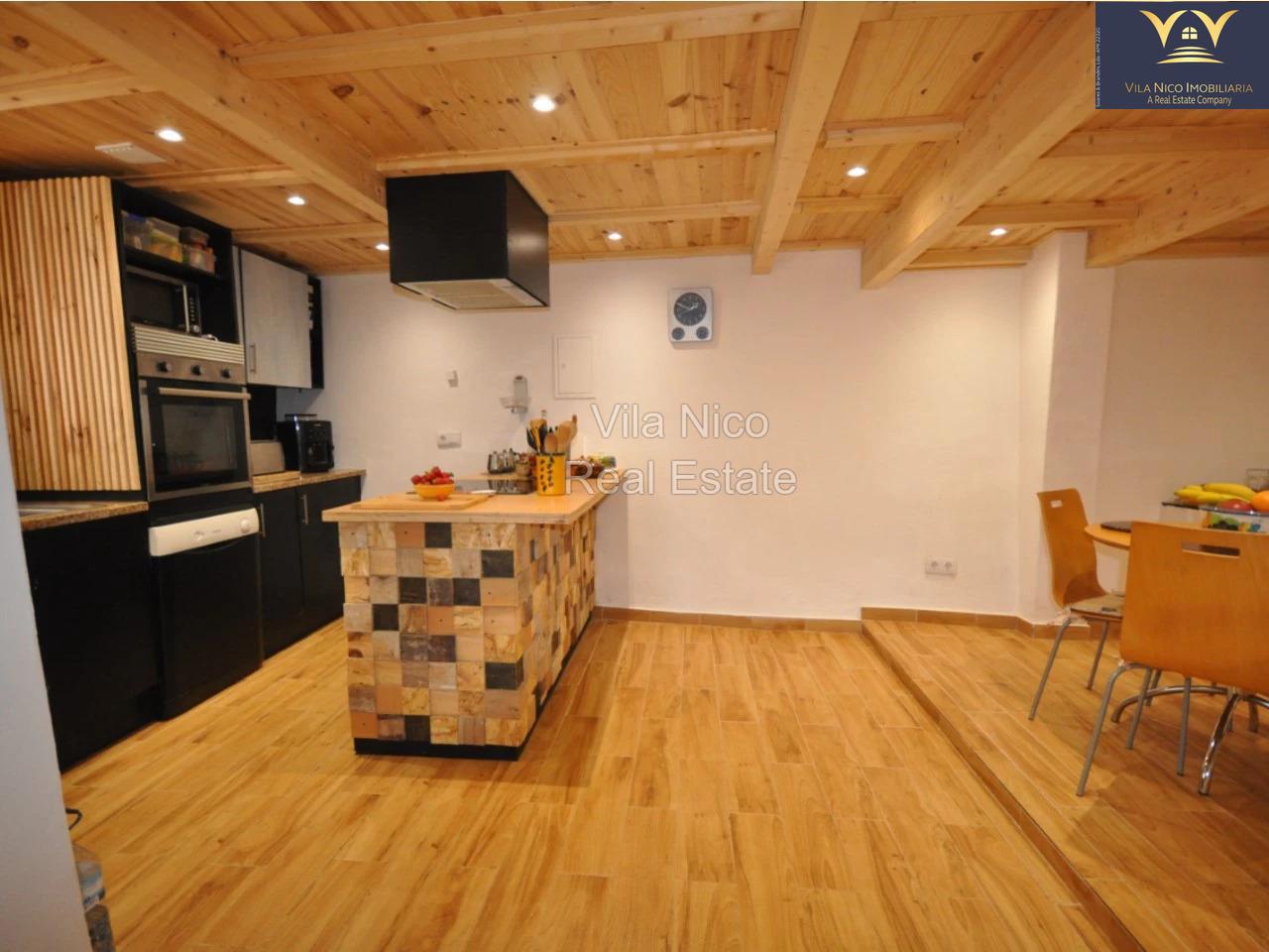 **Moradia Geminada em Estômbar com Vista para o Rio**