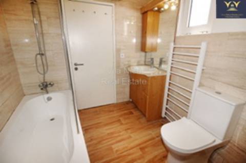 **Moradia Geminada em Estômbar com Vista para o Rio**