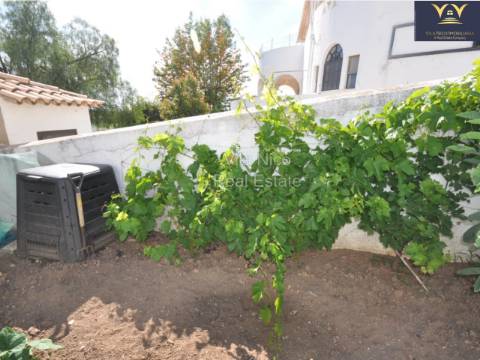 **Moradia Geminada em Estômbar com Vista para o Rio**