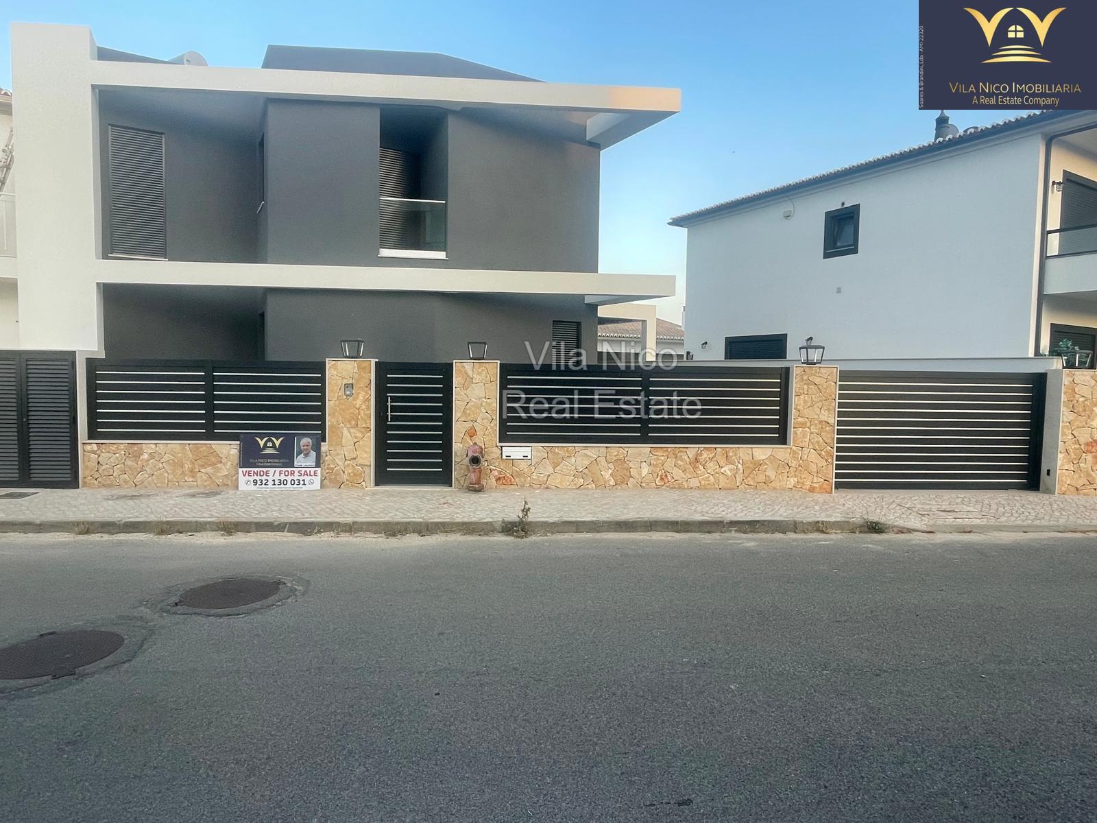 **Moradia Independente à Venda em Mexilhoeira Grande**