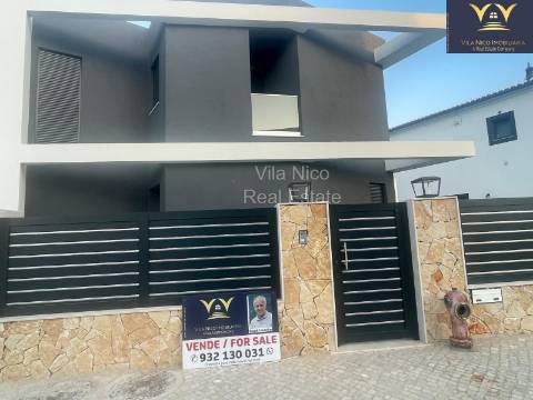 **Moradia Independente à Venda em Mexilhoeira Grande**