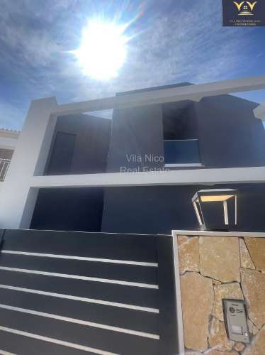 **Moradia Independente à Venda em Mexilhoeira Grande**