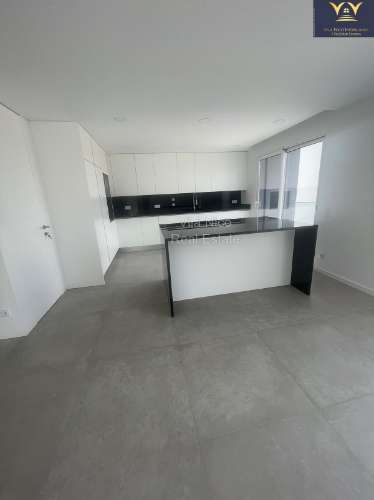 **Moradia Independente à Venda em Mexilhoeira Grande**