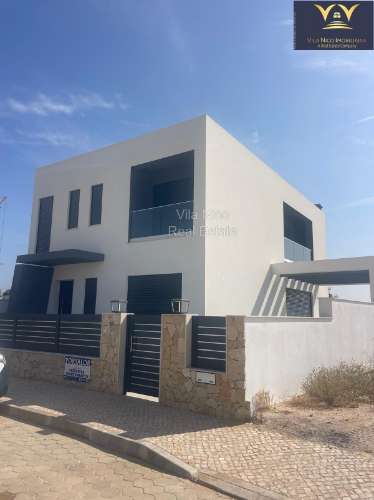 Moradia Isolada com Piscina e 4 ensuite