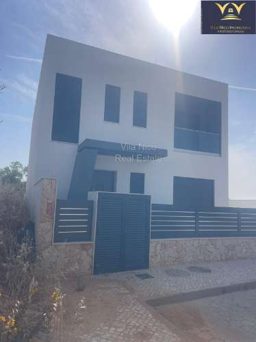 Moradia Isolada com Piscina e 4 ensuite