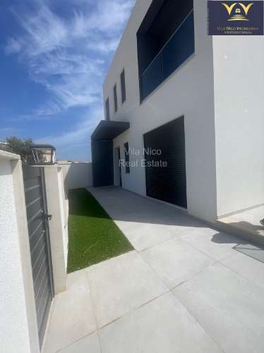 Moradia Isolada com Piscina e 4 ensuite