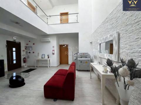 **Moradia Independente em Lagos - Oportunidade Única! **
