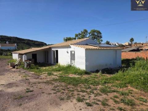 Casa com Lote de 9910 m2 com agua, luz e Saneamento