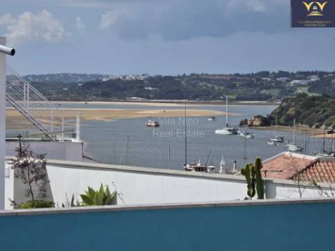 Casa / Moradia independente à venda em Rua 25 de Abril 22, Alvor