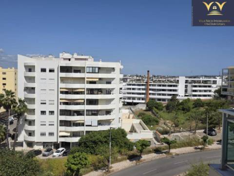 **Ultimo andar deslumbrante no coração de Portimão**